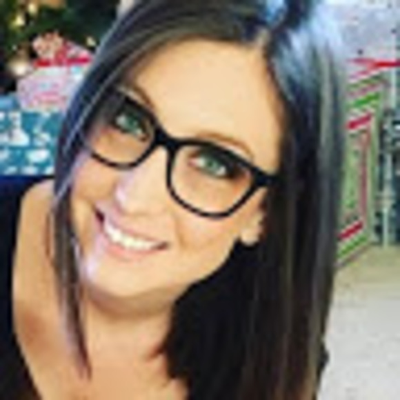 Meet your Posher, Liz - Picture 1 of 1